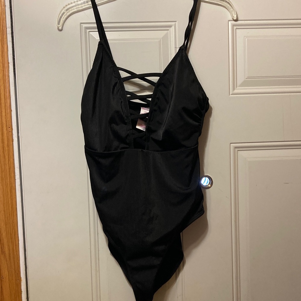 Black Ribbed One-Piece Swimsuit with Crisscross Front L